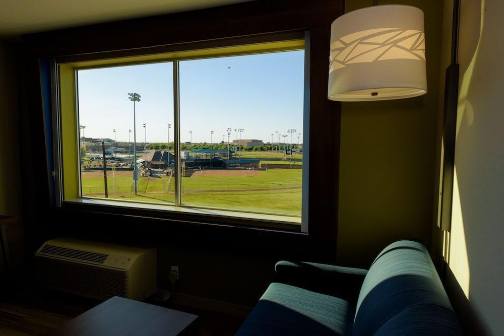 Holiday Inn Express & Suites Mckinney - Frisco East By Ihg Exterior foto