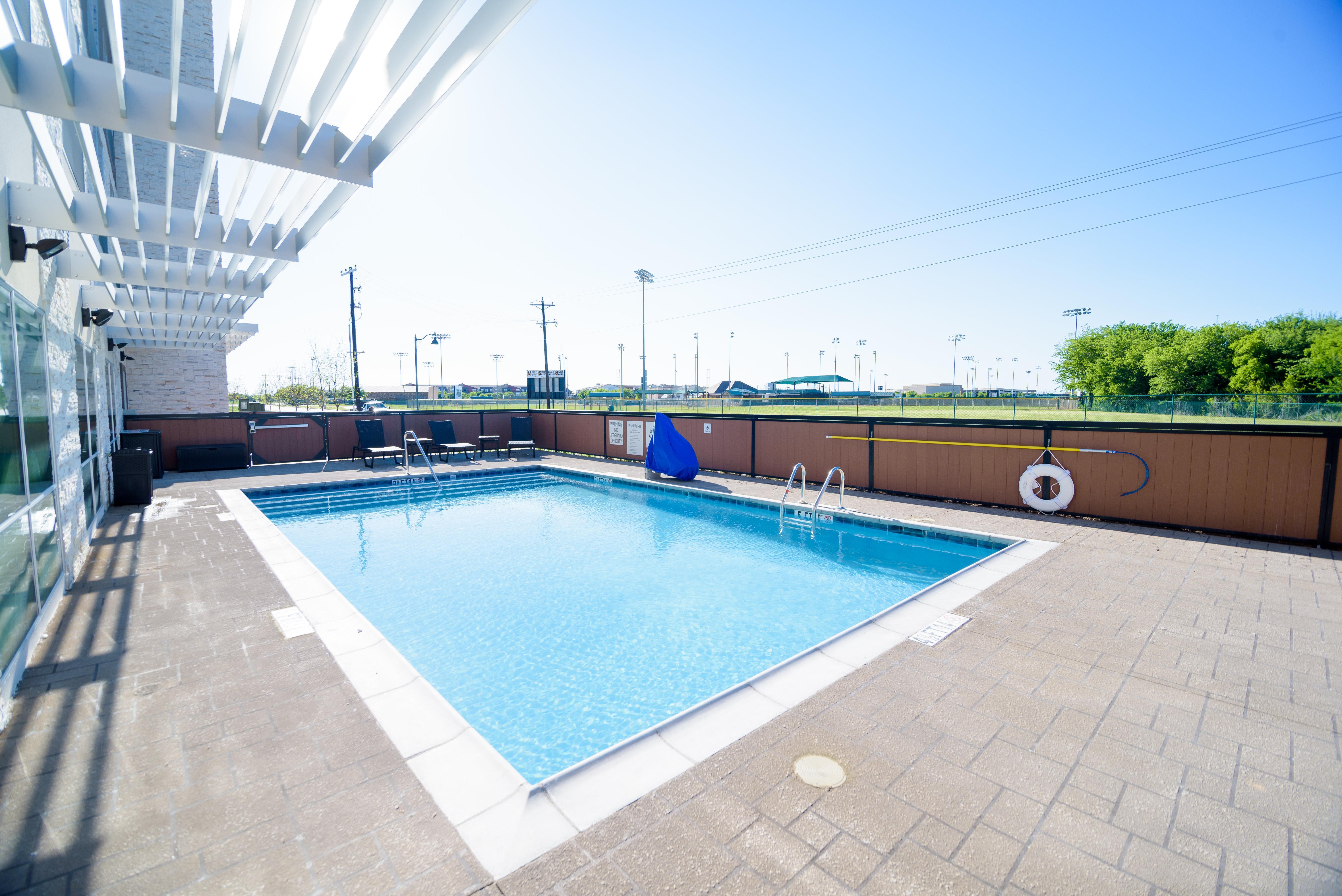 Holiday Inn Express & Suites Mckinney - Frisco East By Ihg Exterior foto